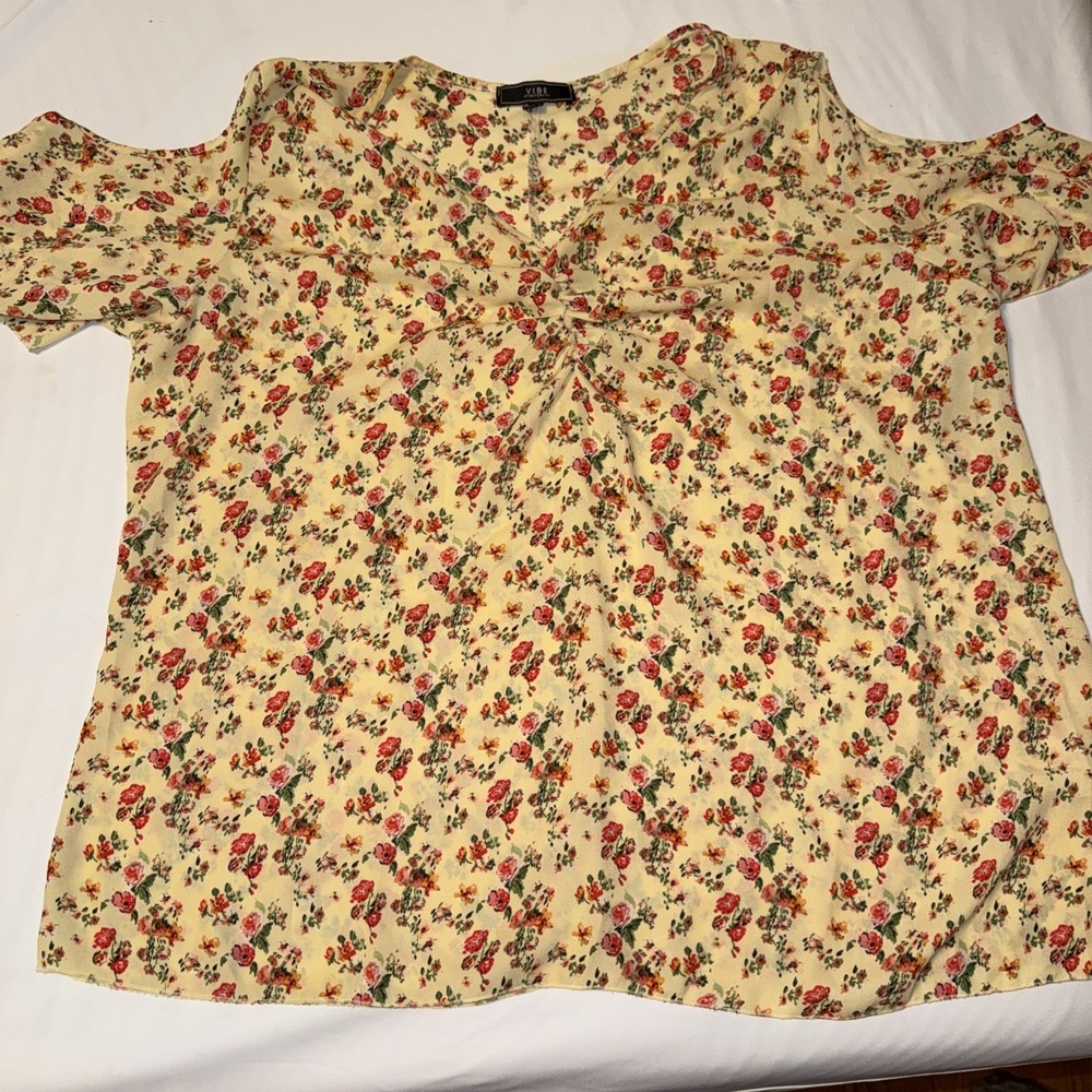 vibe sportswear Yellow Floral Blouse Cut Out Top Sleeve 3x